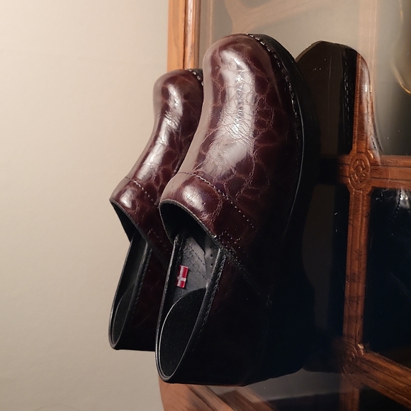 sanita leather clogs